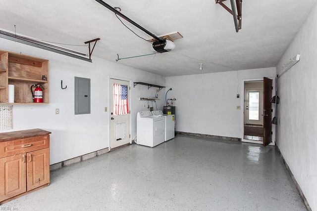 3905 Quartz LN, Virginia Beach, VA 23456