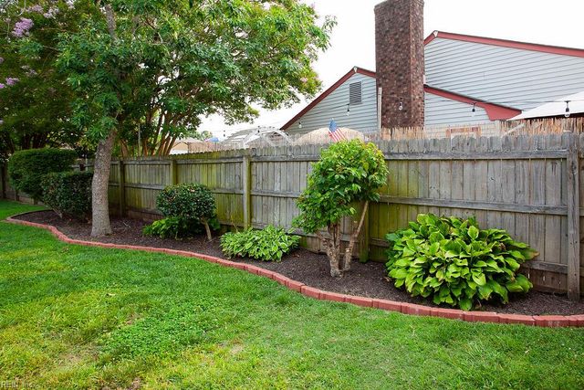 3905 Quartz LN, Virginia Beach, VA 23456