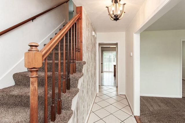 3905 Quartz LN, Virginia Beach, VA 23456