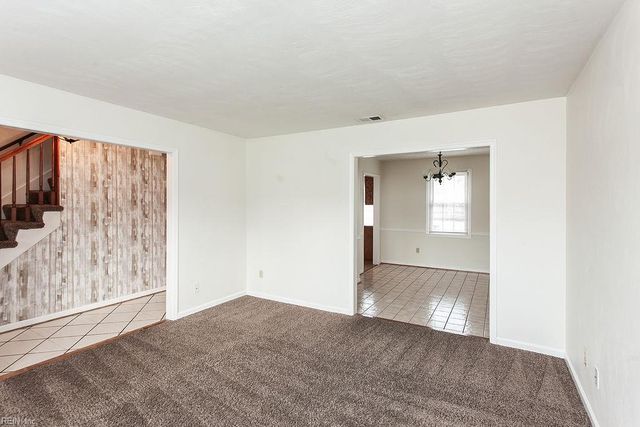 3905 Quartz LN, Virginia Beach, VA 23456