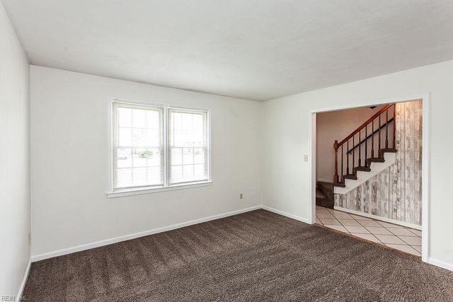3905 Quartz LN, Virginia Beach, VA 23456