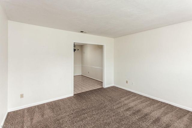 3905 Quartz LN, Virginia Beach, VA 23456