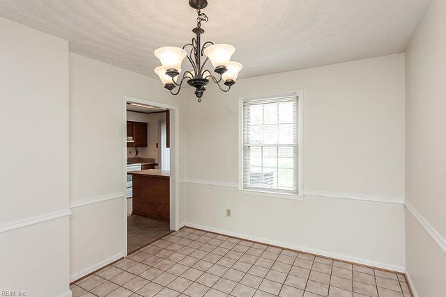 3905 Quartz LN, Virginia Beach, VA 23456