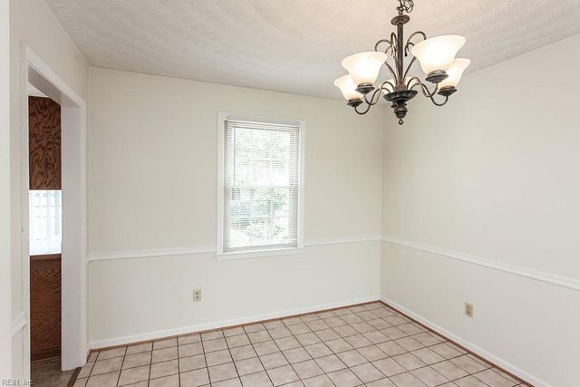 3905 Quartz LN, Virginia Beach, VA 23456