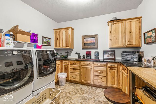 9627 Summerton Drive, Fishers, IN 46037