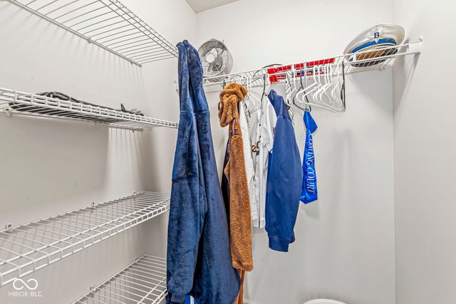 9627 Summerton Drive, Fishers, IN 46037