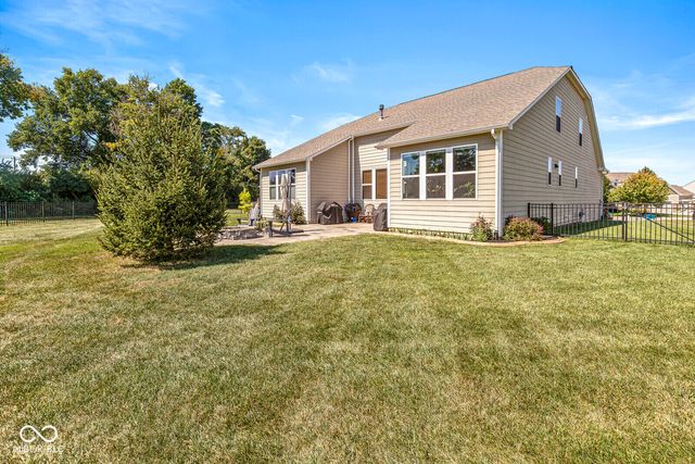 9627 Summerton Drive, Fishers, IN 46037