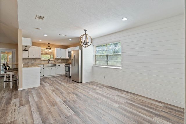 104 Oakmont Drive, Conroe, TX 77301