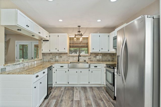 104 Oakmont Drive, Conroe, TX 77301