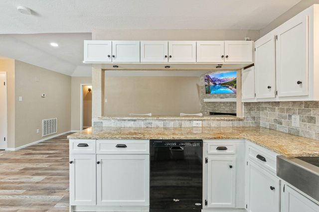104 Oakmont Drive, Conroe, TX 77301