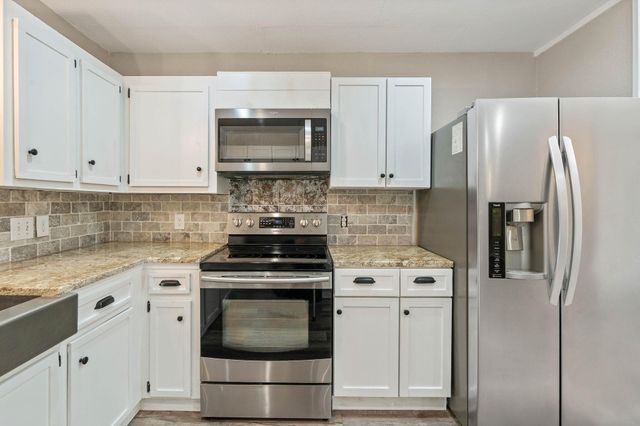 104 Oakmont Drive, Conroe, TX 77301