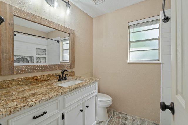 104 Oakmont Drive, Conroe, TX 77301