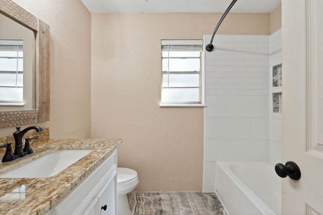 104 Oakmont Drive, Conroe, TX 77301
