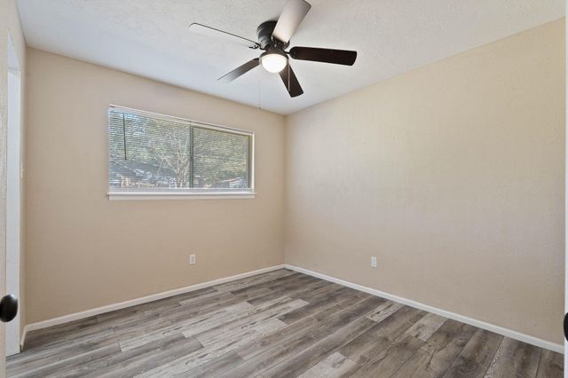 104 Oakmont Drive, Conroe, TX 77301