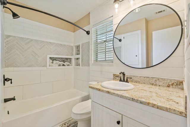 104 Oakmont Drive, Conroe, TX 77301