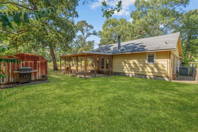 104 Oakmont Drive, Conroe, TX 77301
