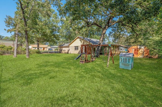 104 Oakmont Drive, Conroe, TX 77301