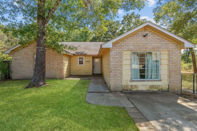 104 Oakmont Drive, Conroe, TX 77301
