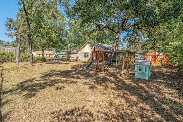 104 Oakmont Drive, Conroe, TX 77301