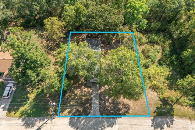 104 Oakmont Drive, Conroe, TX 77301