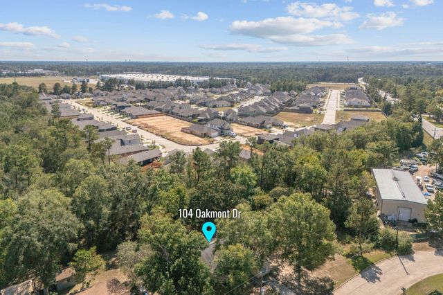 104 Oakmont Drive, Conroe, TX 77301