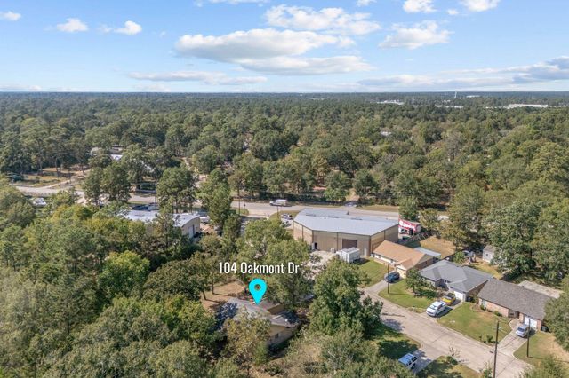 104 Oakmont Drive, Conroe, TX 77301