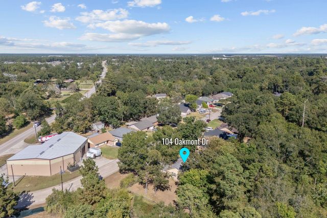104 Oakmont Drive, Conroe, TX 77301