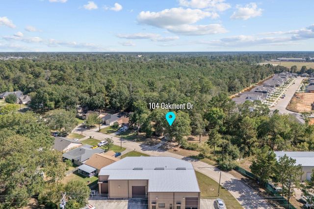 104 Oakmont Drive, Conroe, TX 77301