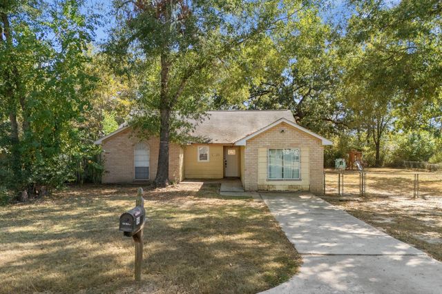104 Oakmont Drive, Conroe, TX 77301