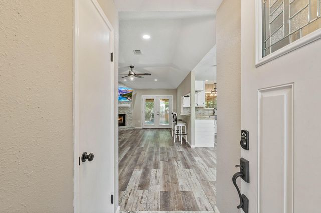 104 Oakmont Drive, Conroe, TX 77301