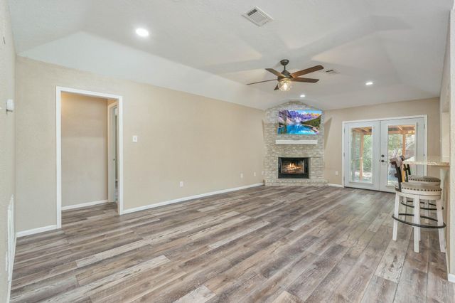 104 Oakmont Drive, Conroe, TX 77301