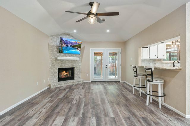 104 Oakmont Drive, Conroe, TX 77301