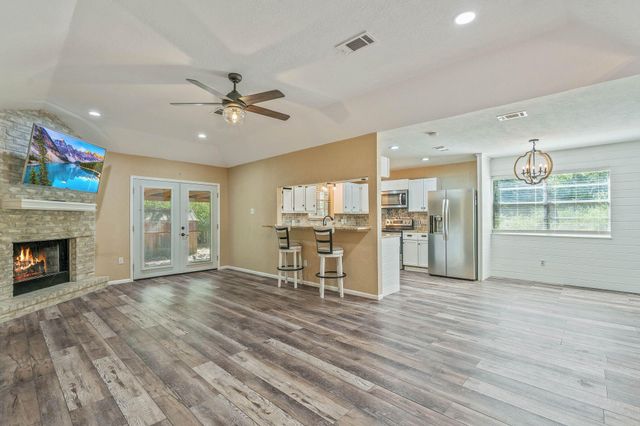 104 Oakmont Drive, Conroe, TX 77301