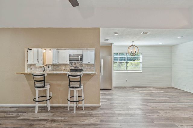 104 Oakmont Drive, Conroe, TX 77301