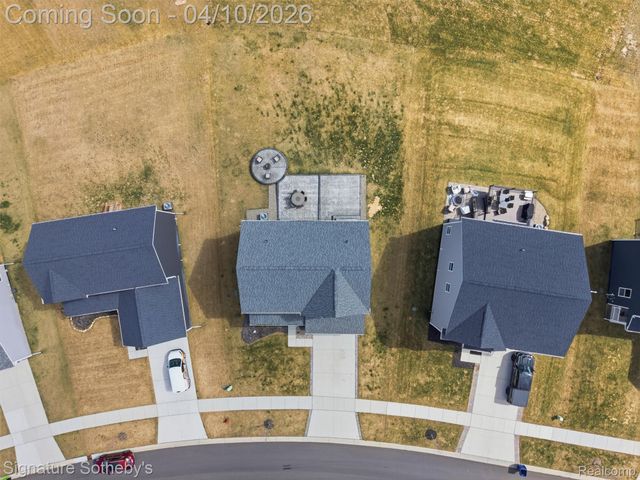 281 Quartz Way, White Lake Charter Township, MI 48386