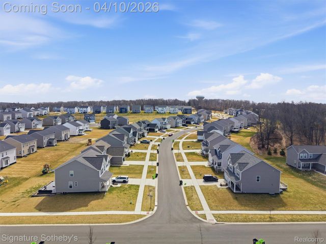 281 Quartz Way, White Lake Charter Township, MI 48386