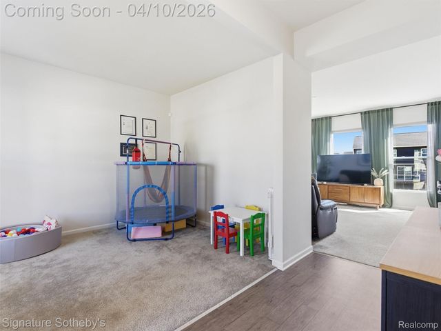 281 Quartz Way, White Lake Charter Township, MI 48386