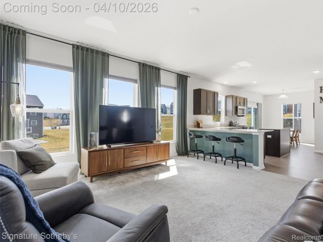 281 Quartz Way, White Lake Charter Township, MI 48386