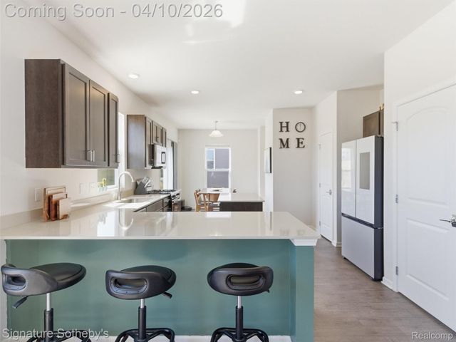 281 Quartz Way, White Lake Charter Township, MI 48386