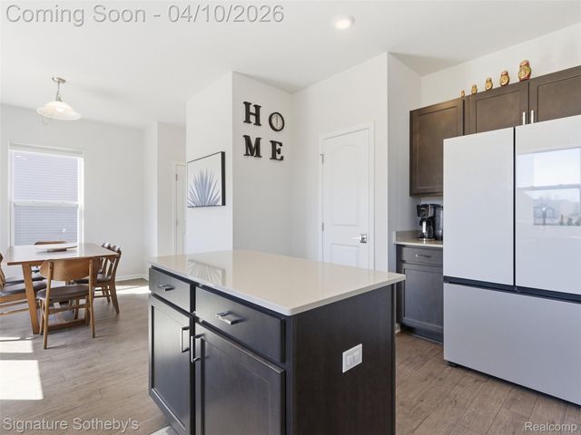 281 Quartz Way, White Lake Charter Township, MI 48386