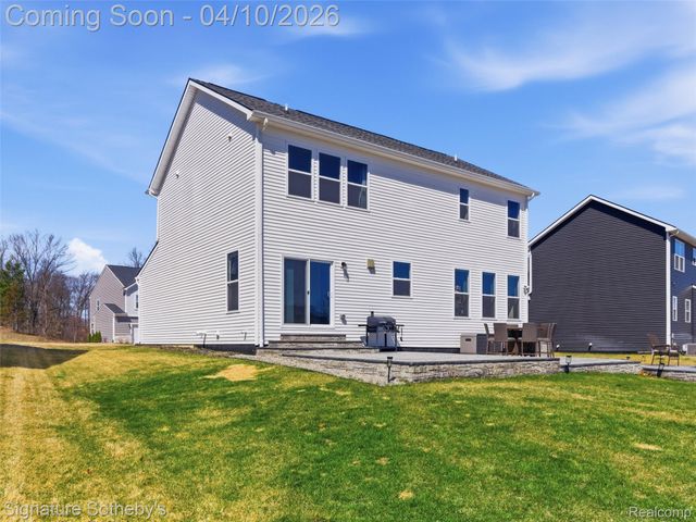 281 Quartz Way, White Lake Charter Township, MI 48386