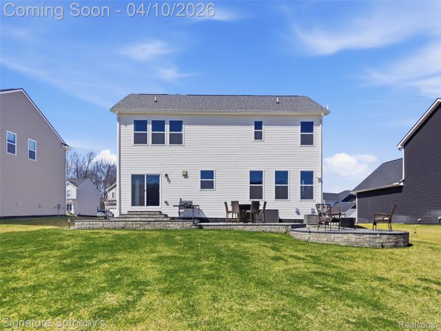 281 Quartz Way, White Lake Charter Township, MI 48386