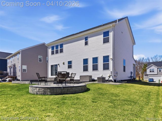 281 Quartz Way, White Lake Charter Township, MI 48386