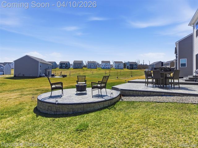 281 Quartz Way, White Lake Charter Township, MI 48386