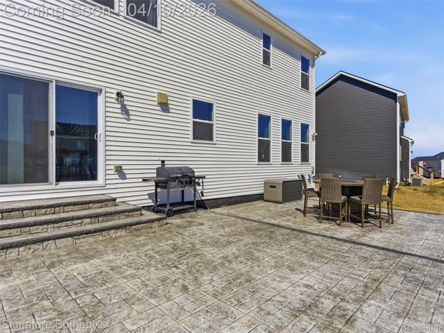 281 Quartz Way, White Lake Charter Township, MI 48386