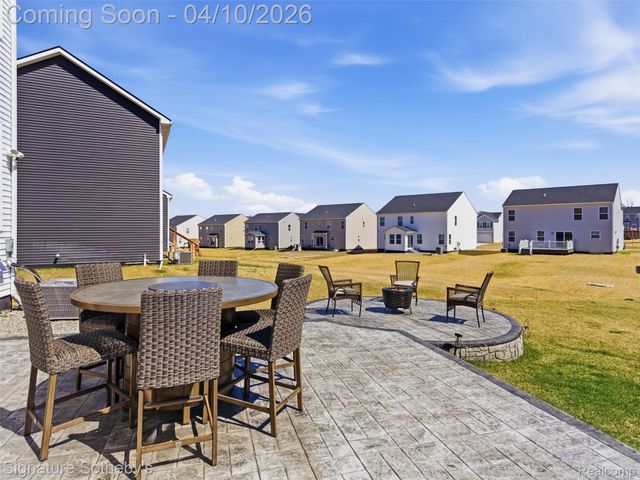 281 Quartz Way, White Lake Charter Township, MI 48386