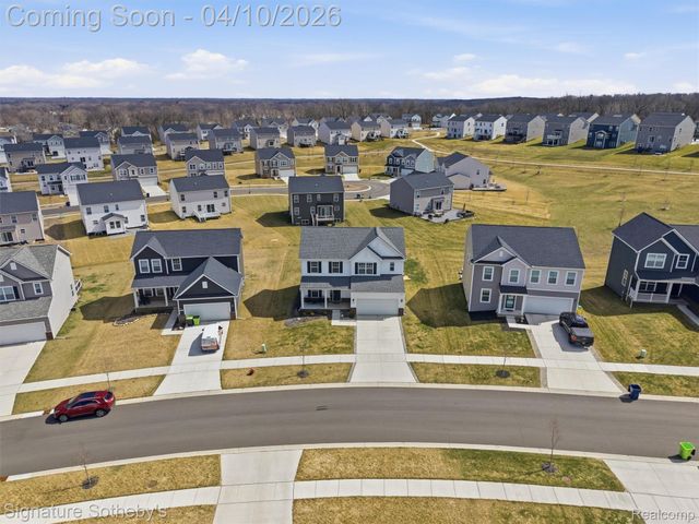 281 Quartz Way, White Lake Charter Township, MI 48386