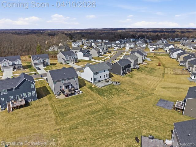 281 Quartz Way, White Lake Charter Township, MI 48386