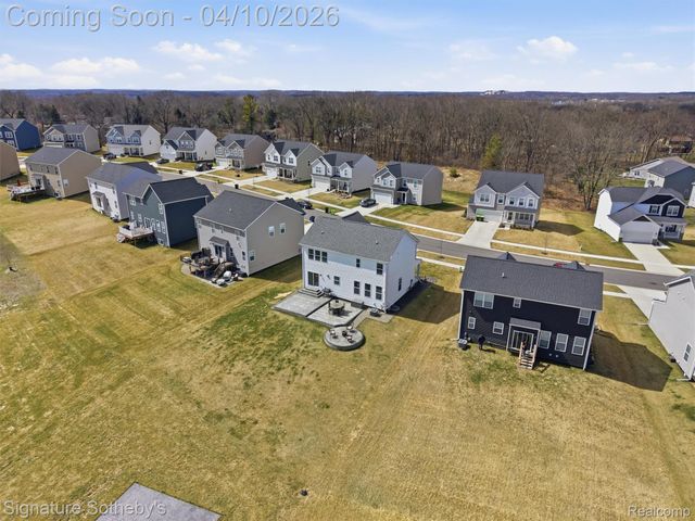 281 Quartz Way, White Lake Charter Township, MI 48386