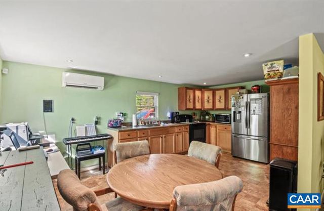 10239 HOWARDSVILLE RD, Howardsville, VA 24562